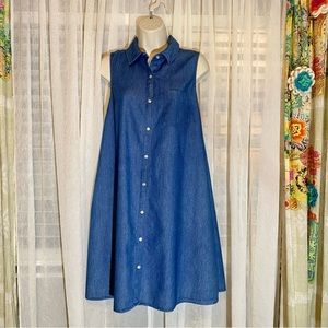 Old Navy sleeveless button down denim swing dress. Size Small.